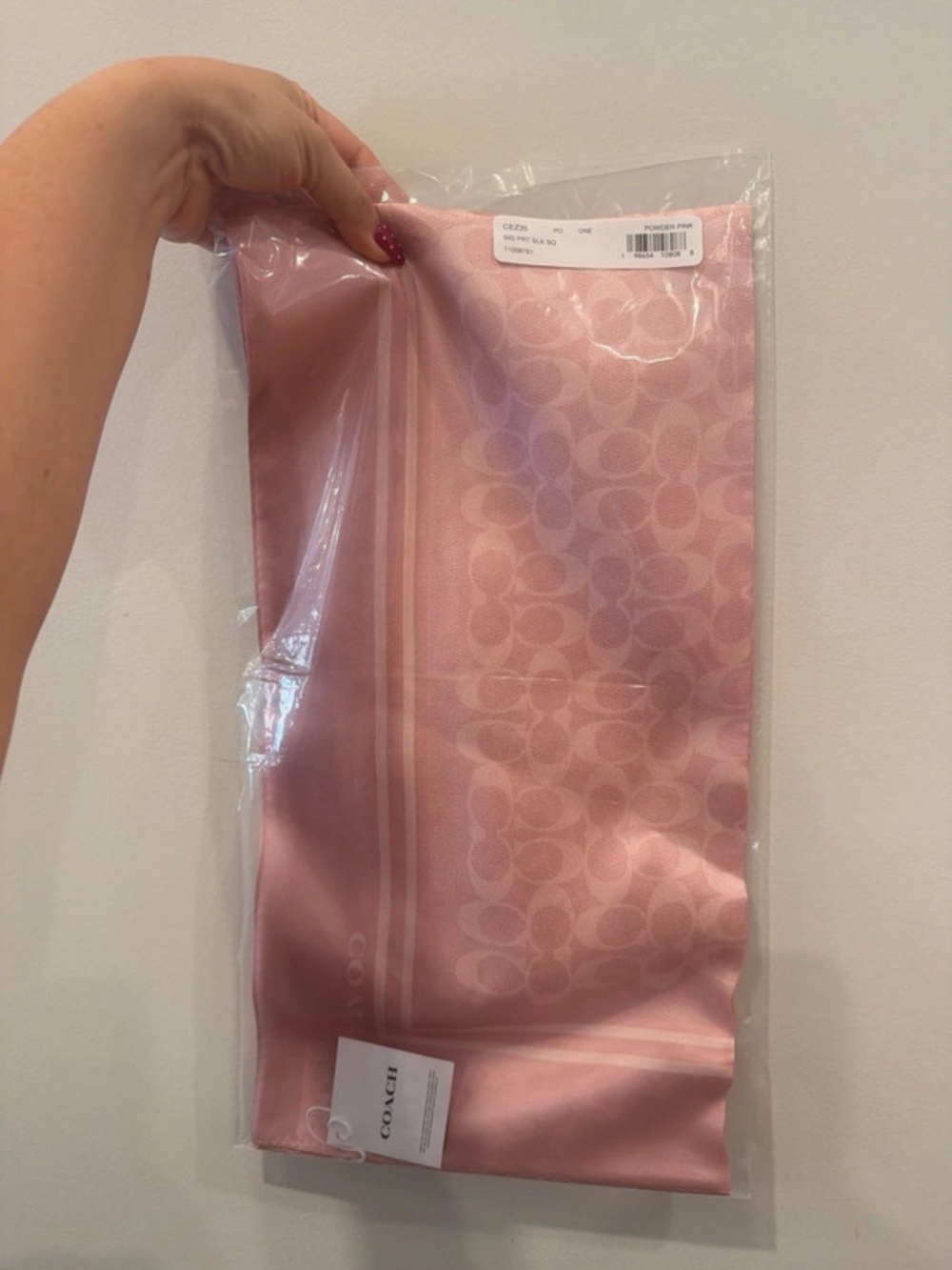 🎀COACH~Textured Signature Silk Square Scarf